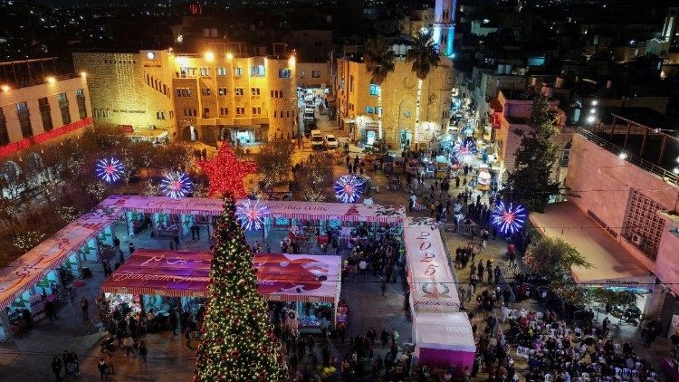 Người dân tại Thánh Địa đang cử hành lại lễ Giáng Sinh và Hanukkah giữa lệnh ngừng bắn mong manh