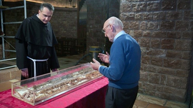 Hàng trăm ngàn người đăng ký tôn kính di hài Thánh Phanxicô Assisi