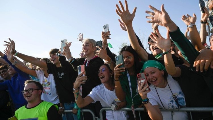 Ủy ban Thần học Quốc tế cảnh báo nguy cơ thay thế “Thiên Chúa hằng sống” bằng một “Thiên Chúa ảo”