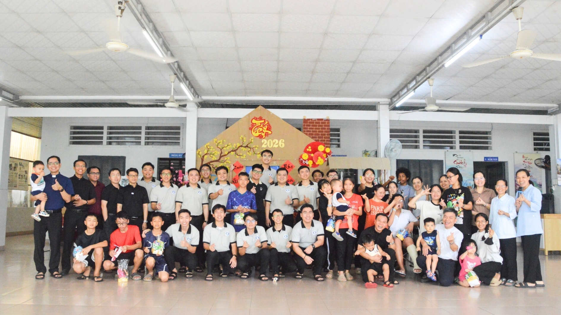 Chủng viện Thánh Giuse Phú Cường mừng Tết Bính Ngọ 2026 qua hoạt động bác ái và chúc Tết quý Đức cha, quý Cha