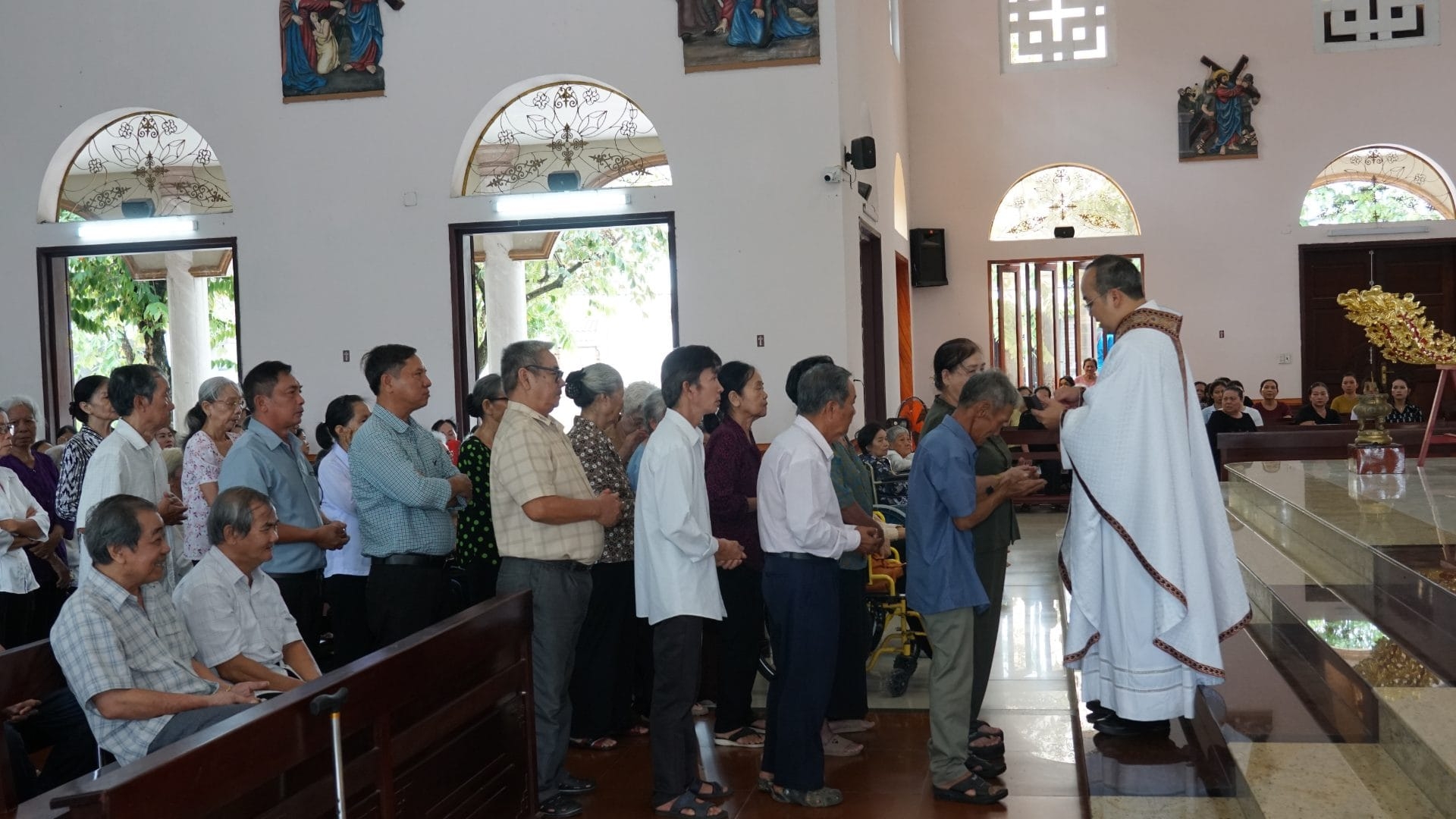 Giáo xứ Phong Cốc cử hành thánh lễ kỷ niệm ngày Đức Mẹ hiện ra tại Fatima