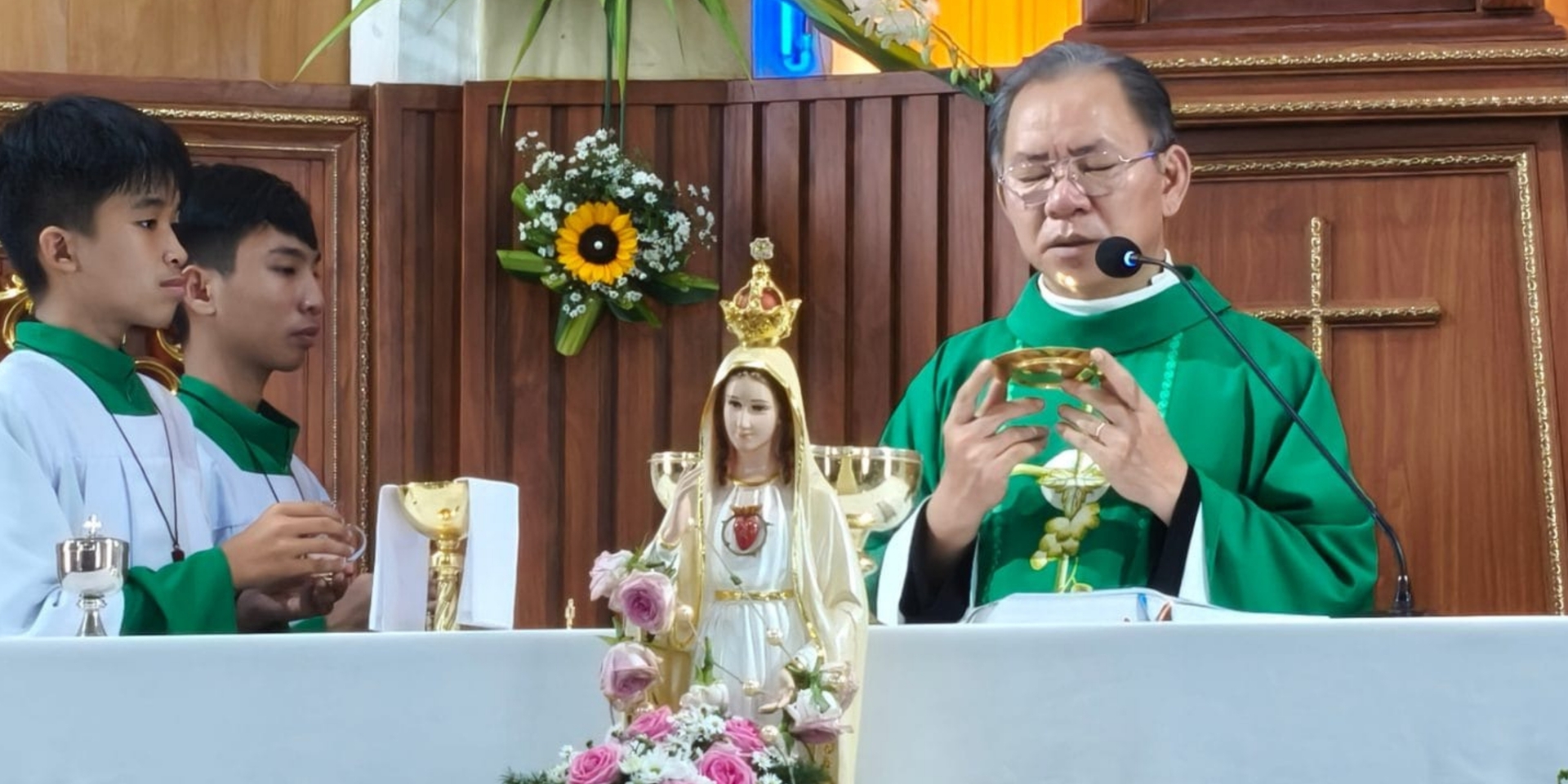 Giáo xứ Tây Ninh: Thánh lễ Chúa nhật XXX Thường niên – sống giới răn yêu thương Thiên Chúa và tha nhân