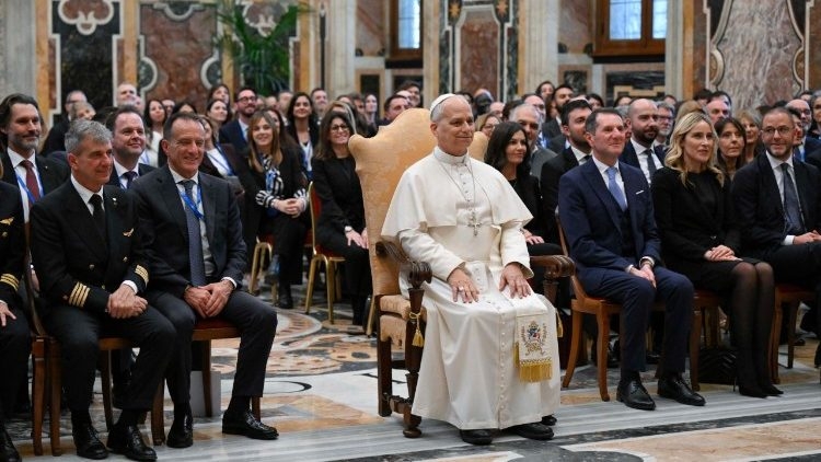 Đức Thánh Cha: “Máy bay phải luôn là phương tiện của hòa bình, chứ không phải của chiến tranh”