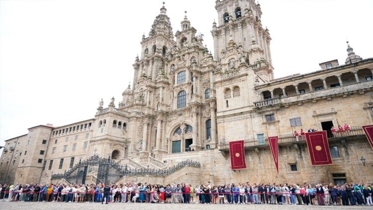 Tổng Giám mục Santiago de Compostela trình Đức Thánh Cha dự án Năm Thánh 2027