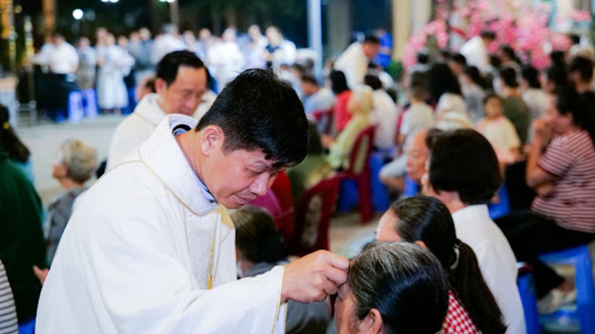 Lễ Đức Mẹ Lộ Đức – Cử Hành Bí tích Xức dầu bệnh nhân