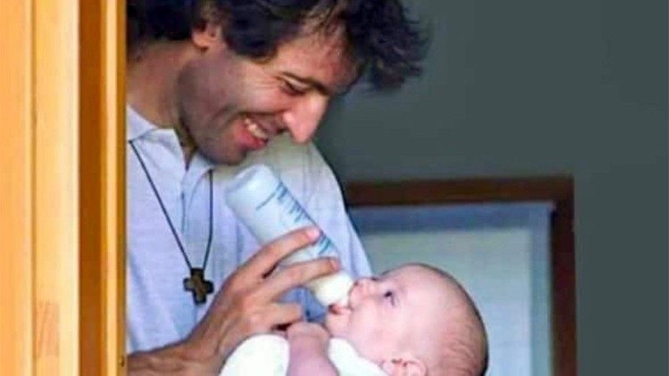 Bắt đầu án phong chân phước cho linh mục Ý bị một người vô gia cư sát hại