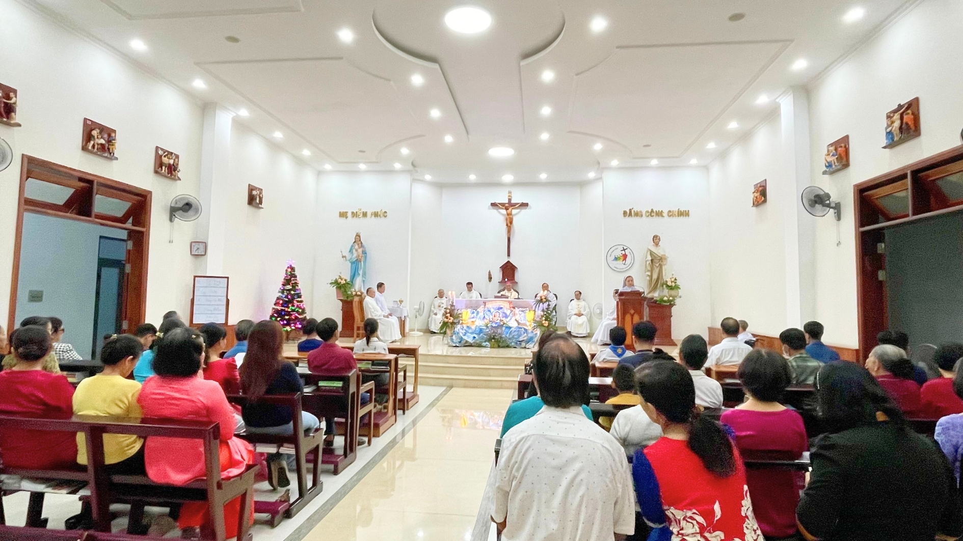 Thánh lễ Đêm Giáng Sinh tại Nhà Nghỉ Dưỡng Linh Mục Giáo phận Phú Cường