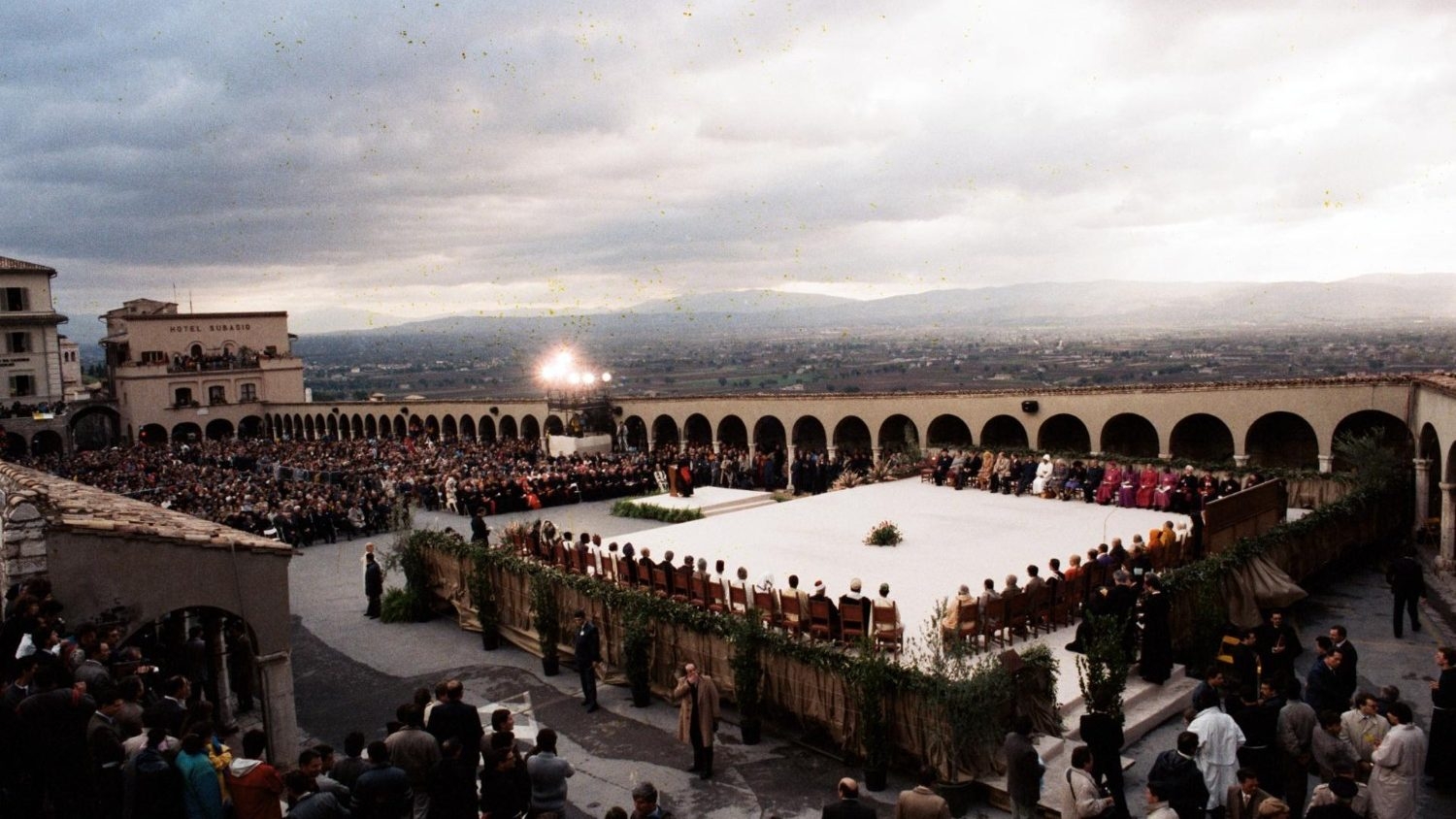 Từ Thánh Gioan Phaolô II đến Đức Thánh cha Lêô XIV: 40 năm “Tinh thần Assisi”