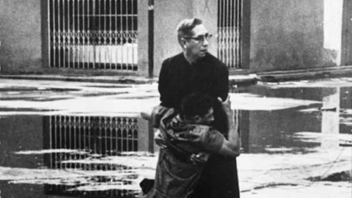 Một linh mục, một người lính hấp hối và một bức ảnh đi vào lịch sử