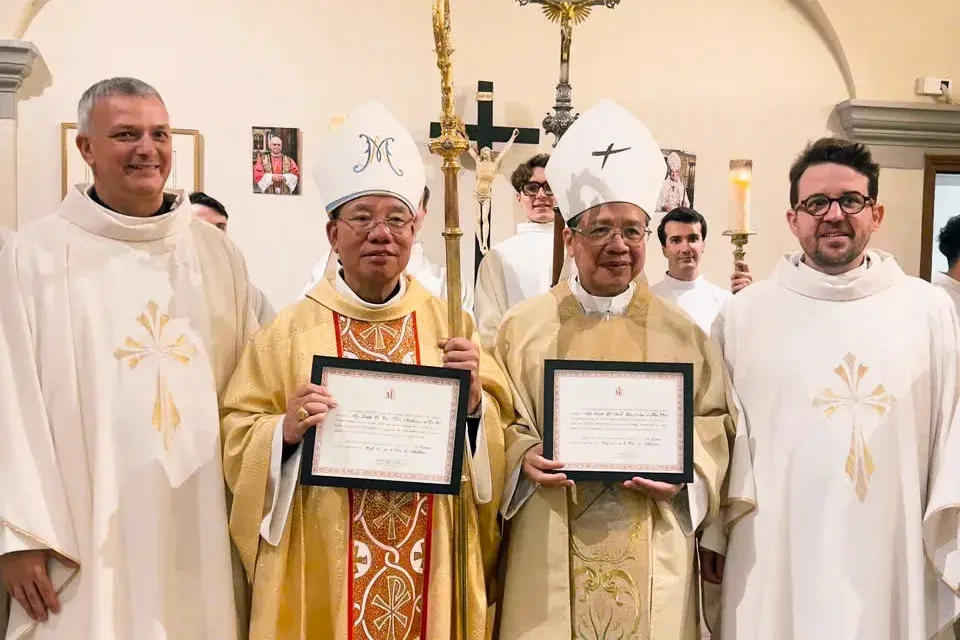 Hội Thừa sai hải ngoại Paris trao tặng tư cách thành viên danh dự cho Đức TGM Giuse Vũ Văn Thiên và Đức Cha Giuse Đỗ Mạnh Hùng