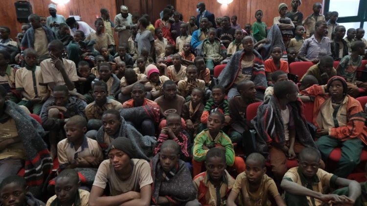 Nhiều nữ sinh của một trường Kitô giáo ở Nigeria bị bắt cóc, một em thiệt mạng