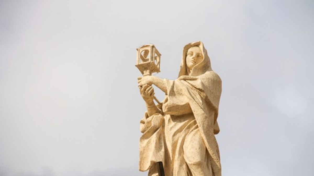7 điều cần biết về Thánh Clare Assisi, bổn mạng ngành truyền hình