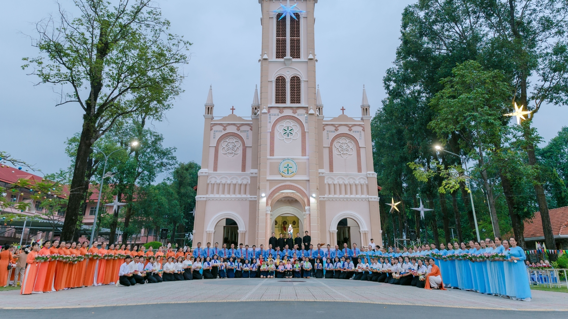 Giáo xứ Búng giã hoa kính Đức Mẹ – Bế mạc tháng Hoa 2026