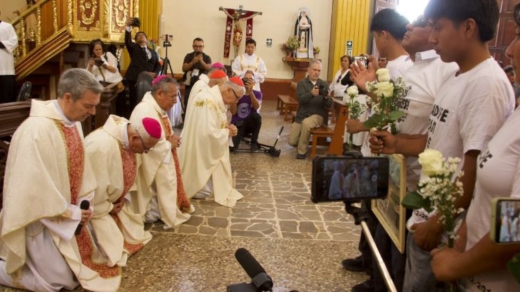 Các đại diện Vatican và Giáo hội Peru quỳ xin lỗi các nạn nhân của "Sodalitium Christianae Vitae"