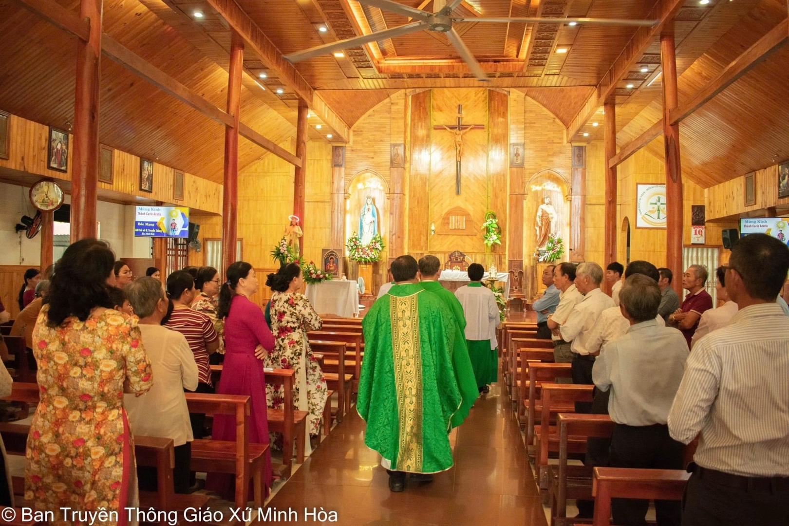 Giáo xứ minh hòa cử hành Thánh lễ tạ ơn mừng kính thánh Carlo Acutis, kỷ niệm 2 năm thành lập Giới Trẻ và Ban Truyền Thông, mừng sinh nhật Cha Chánh xứ