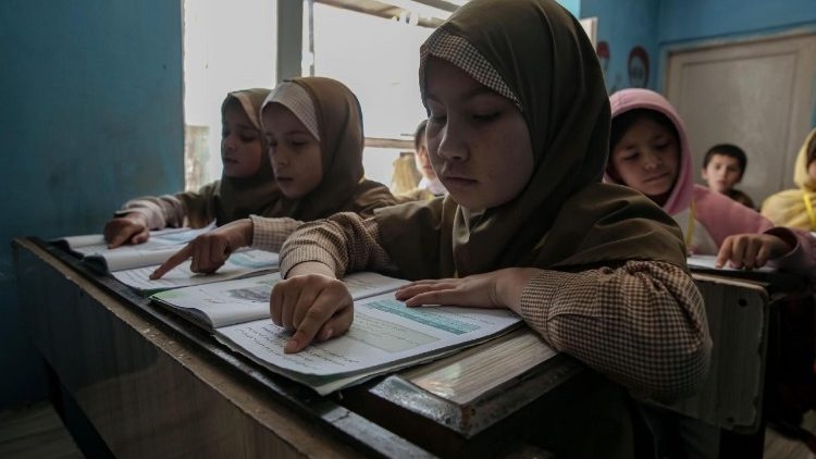 Hơn 1 Triệu Bé Gái Afghanistan Bị Tước Quyền Học Tập