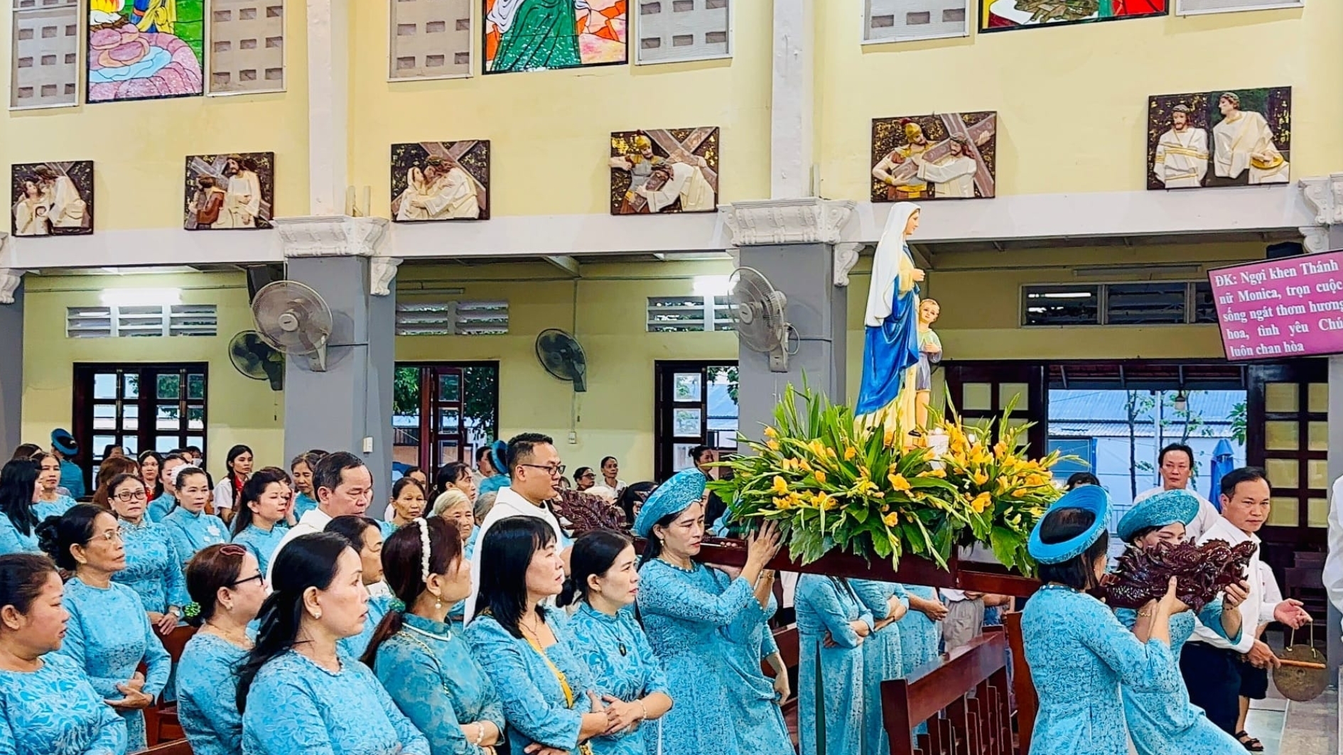 Giáo xứ Bến Sắn cử hành Thánh lễ mừng kính Thánh Nữ Mônica – Bổn mạng Giới Hiền Mẫu