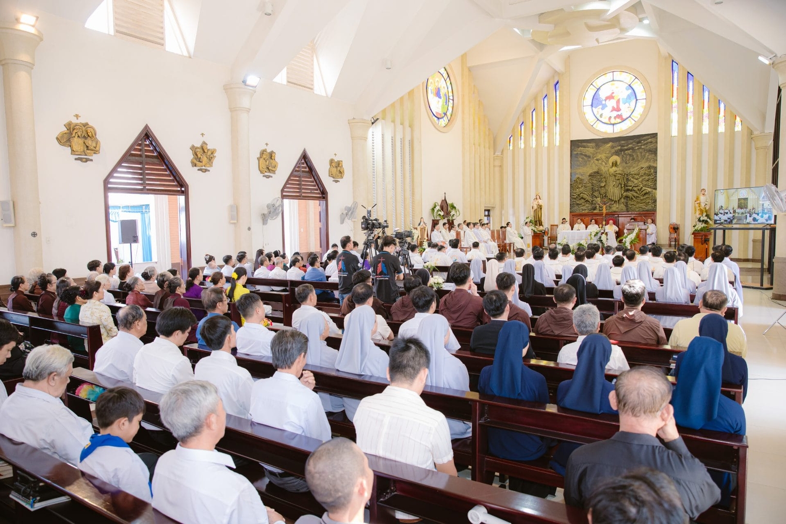 Đan viện Cát Minh Thánh Giuse Phú Cường mừng kính lễ Thánh Nữ Têrêsa Hài Đồng Giêsu và hồng ân vĩnh khấn
