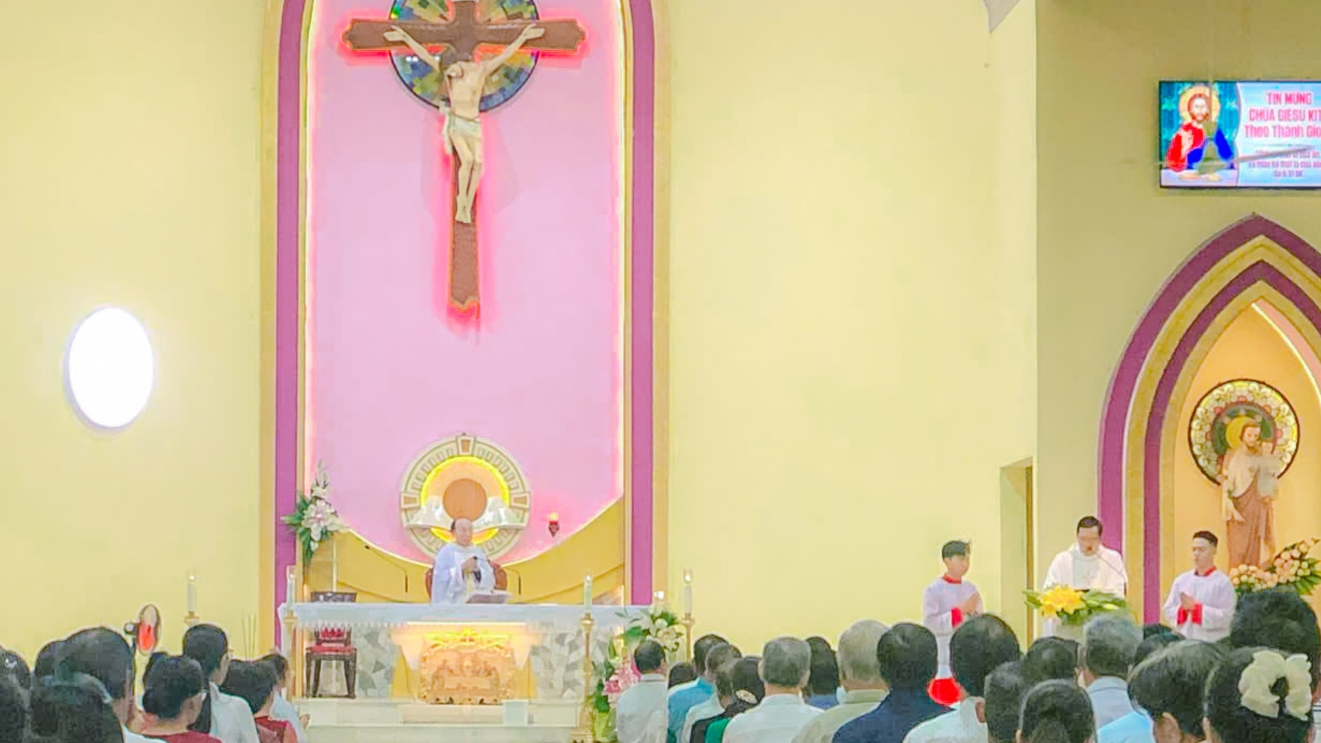 Giáo xứ Phú Long đón Cha phó mới Antôn Nguyễn Thành Trung