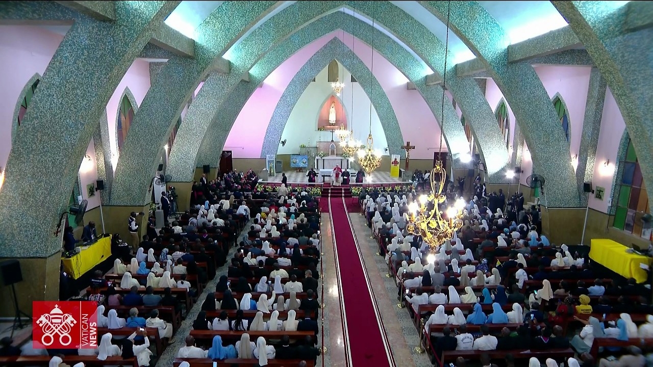 [Tông Du Angola] Đức Thánh Cha Gặp Các Giám Mục, Linh Mục, Tu Sĩ, Giáo Lý Viên: Hãy Tiếp Tục Đề Cao Việc Đào Tạo Liên Tục