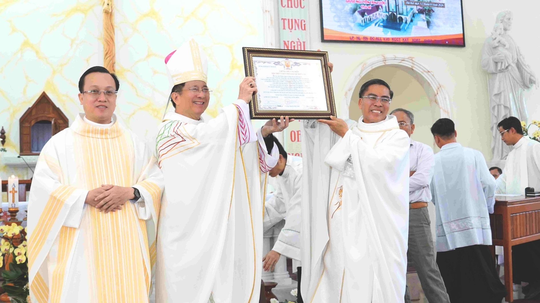Thánh lễ Tạ ơn Cung hiến nhà thờ và làm phép nhà giáo lý Giáo xứ Thiên Ân